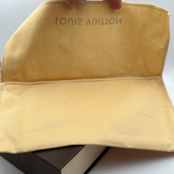 Louis Vuitton gift box and dust bag - Picture 8 of 8
